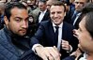 Macron'un eylemci döven koruması kovuldu