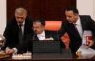 Meclis Başkanı oturumu açtı ve kapadı