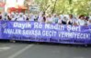 Meclis'e giden Barış Anneleri'ne çıplak arama