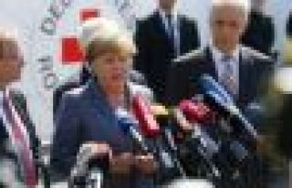 Merkel: AB yıl sonuna kadar 1 milyon mülteci kabul...