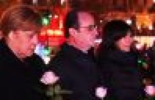 Merkel ve Hollande, Paris'te bir araya geldi