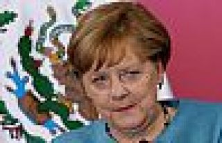Merkel'den Katar krizinde Türkiye çağrısı