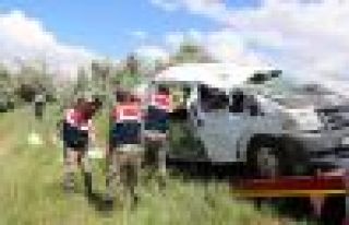 Minibüs devrildi!... 3 Ölü, 2 yaralı!