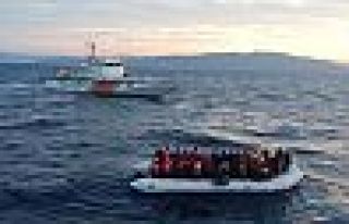 Mülteci teknesi battı: 5 ölü   