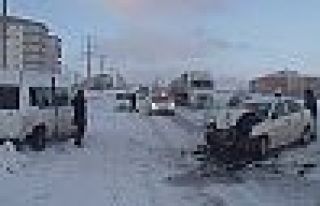 Muş'a voleybol maçına giden öğrenciler kaza yaptı:...