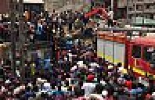 Nijerya'da bina çöktü: 100 çocuk enkaz altında