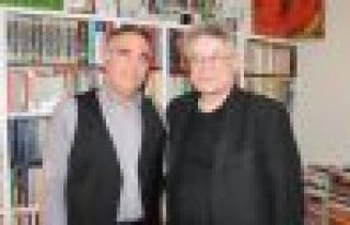 Nivîskarên Îranî bi pênûsa xwe alîkarî dan...