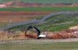 Nusaybin-Kamışlo sınır hattına hendek kazılıyor