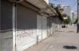 Nusaybin'de kepenkler indi, halk sınırda