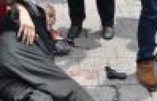 Öcalan için stant kuran BDP'lilere saldırı