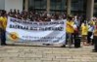 ODTÜ'de Eğitim Sen'liler direnişte