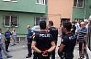 Oğlu balkondan düştü, annesi peşinden atladı