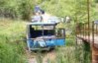 Öğrenci otobüsü uçuruma yuvarlandı! 12 Öğrenci...