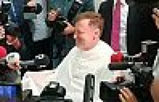 OHAL bitti, Aytuğ Atıcı sakallarını kesti