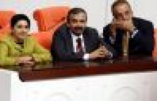  Önder ve Leyla Zana Öcalan'la görüşecek