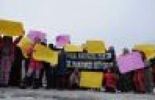 'Paralar kutuda depremzedeler sokakta'