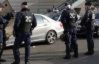 Paris'te trafik polisine saldırı