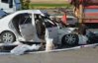 Park halindeki kamyona çarptı!... 3 ölü, 1 yaralı!