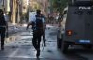 Polis Yüksekova'da bir kişiyi öldürdü