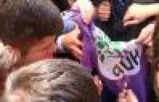 Rize'de MHP ve Ülkü Ocakları, HDP seçim bürosuna...