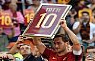 Roma'nın 'Ebedi kaptanı' Totti, futbola veda etti