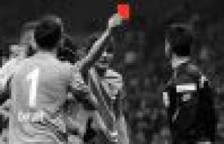 Salih Dursun'un hakeme kırmızı kartı dünya basınında