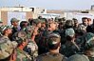 Beşar Esad İdlib'de askerleri ziyaret etti