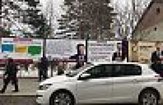 Selahattin Demirtaş'ın mesajı Tatvan'daki billboardlara...