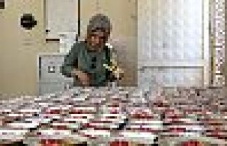 Şemdinli Aile Destek Merkezi'nden 400 kişiye aşure...