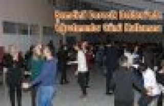 Şemdinli Derecik Beldesi'nde Öğretmenler Günü...