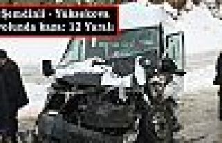 Şemdinli - Yüksekova yolunda kaza: 12 Yaralı