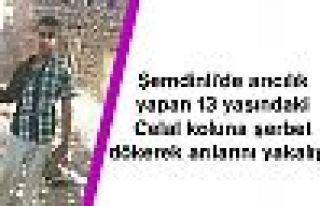 Şemdinli'de arıcılık yapan 13 yaşındaki Celal...