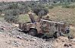 Şemdinli'de askeri araç devrildi: 2 asker yaşamını...