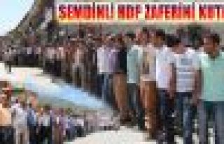 Şemdinli HDP zaferini kutladı