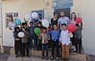 Şemdinli'de sağlık çalışanları öğrencilere...