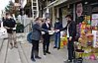 Şemdinli'de üretilen 3 bin maske vatandaşa dağıtıldı