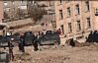 Şırnak'ta iş makinesinin geçişi sırasında patlama:...