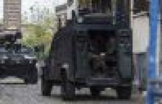 Sur'da çatışma: 5 polis ile 4 asker yaralandı