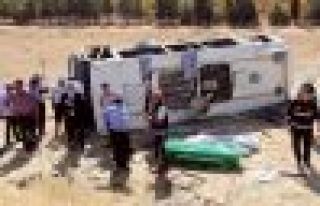 Tankerle midibüs çarpıştı: 3 ölü