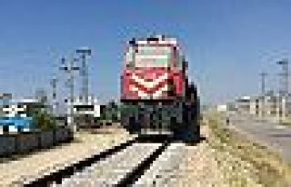 Tatvan-Elazığ seferini yapan yük treninin geçişi...