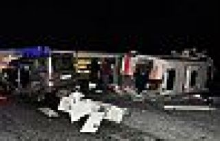 Tatvan'da ambulans ticari araçla çarpıştı: 1'i...