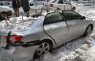 Tatvan'da üzerine kar düşen bir kişi hayatını...