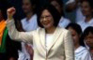 Tayvan'ın ilk kadın cumhurbaşkanı görevi devraldı