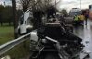 TIR yolcu otobüsüne çarptı!... 28 yaralı!