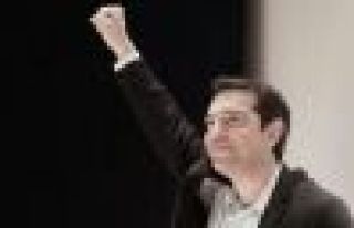 Tsipras: Demokrasinin şantaja boyun eğmeyeceğini...
