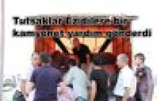 Tutsaklar Ezidilere bir kamyonet yardım gönderdi