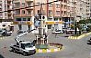 Uğur Kaymaz’ın heykeli kaldırıldı, saat kulesi...