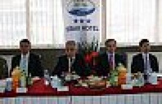 Vali Toprak’tan ‘halk’ toplantısı