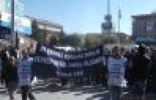 Van depreminde yaşamını yitirenler anıldı