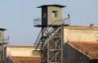 Van F Tipi'nde bir tutsak bedenini ateşe verdi